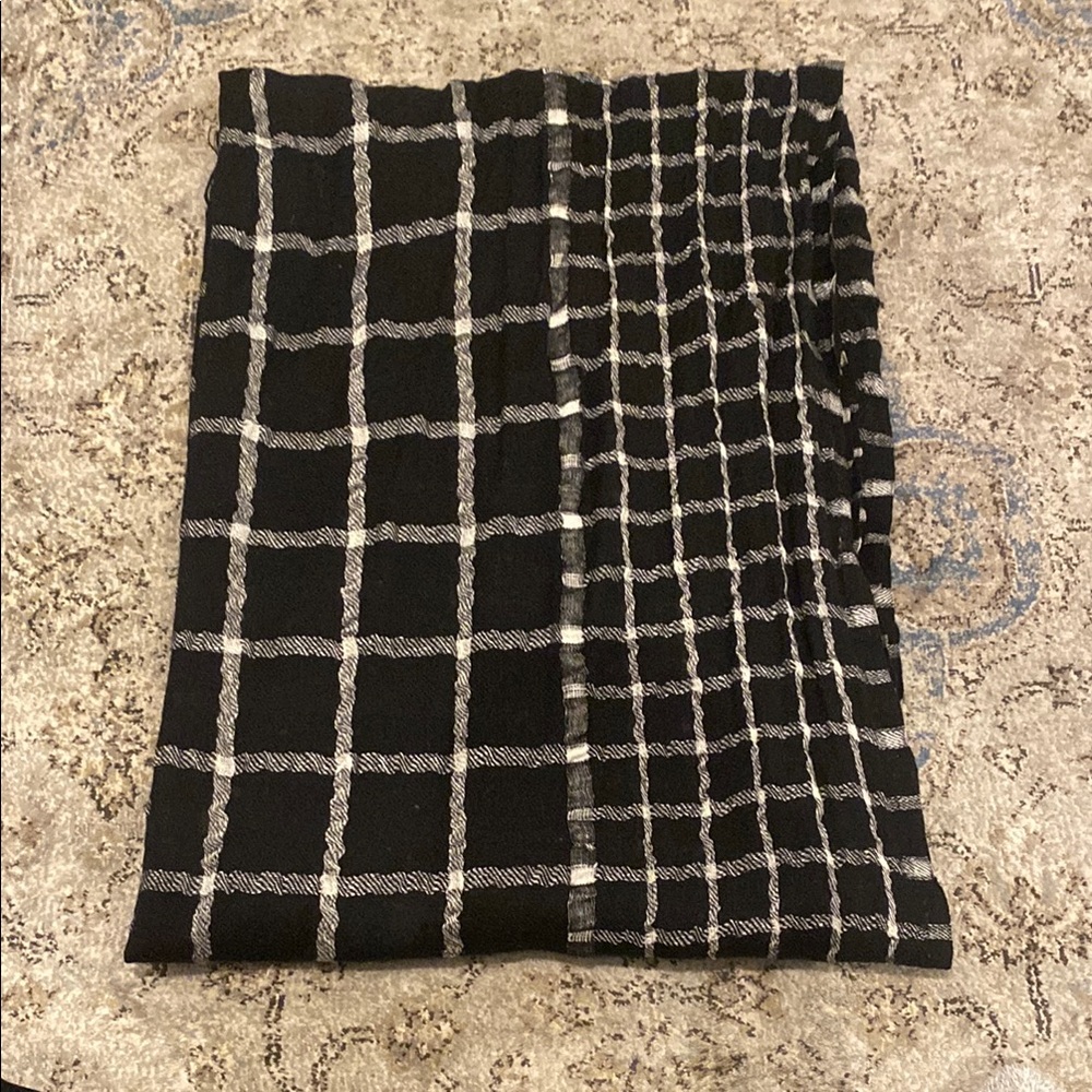 Chic Black and White Checkered Scarf